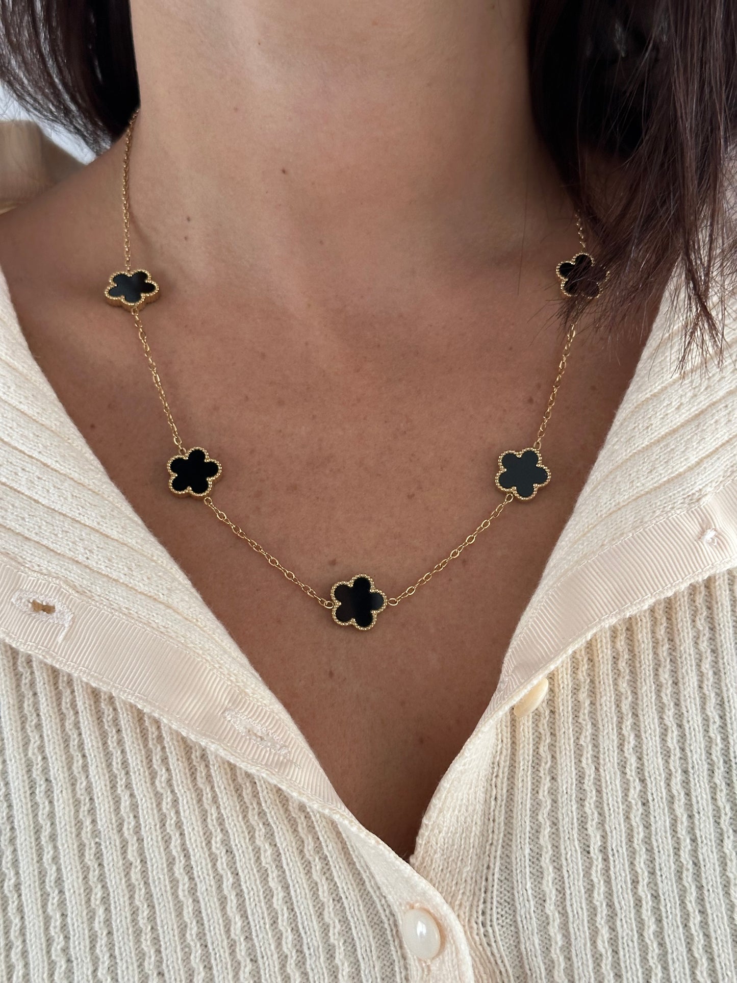 Collier fleurs noir