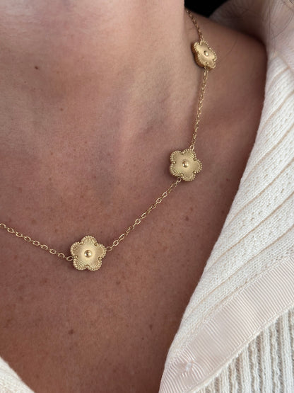 Collier fleurs doré